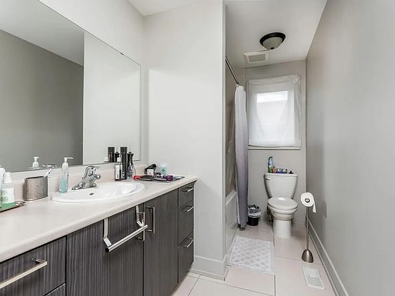 5th image of 322 Donald St