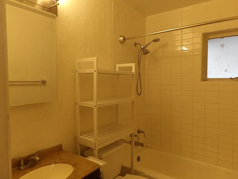 2337 Greenwood St — Photo 18