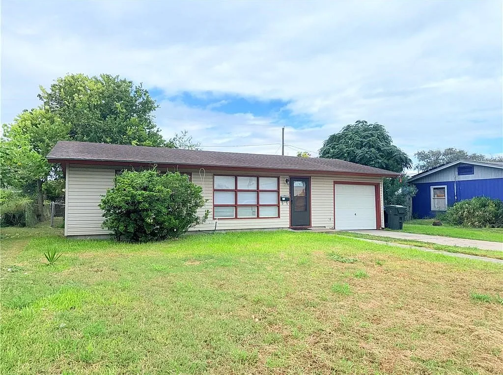 3 bed, 1.0 bath, 1040 sqft, $1,350 — Photo 2