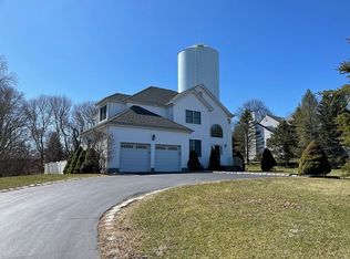 42 Travis Rd, Baldwin Place, NY 10505