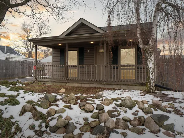3016 Shaw St, Burton, MI 48529
