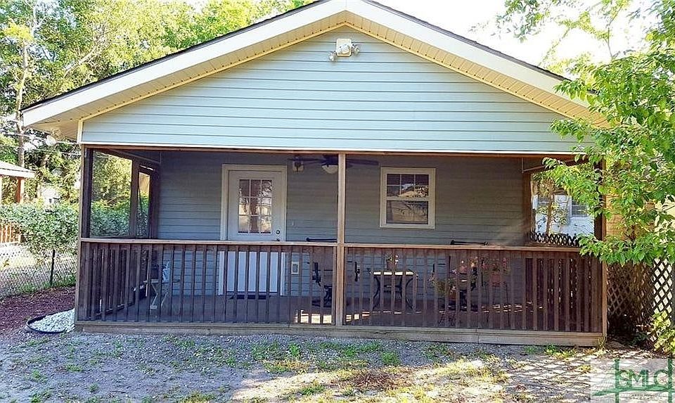 Screened Porch & Parking Spaces
