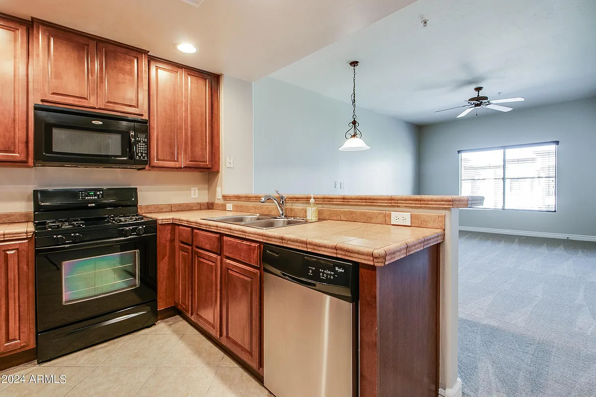 Building Photo - 5450 E Deer Valley Dr #4004