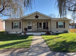 109 W South Ave, Flora, IL 62839