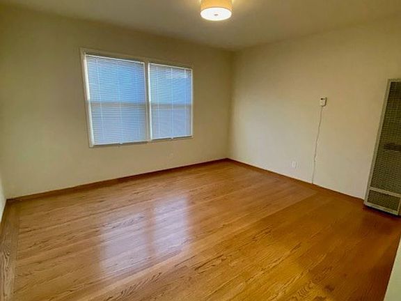 4th image of 3240 Vicente St #4