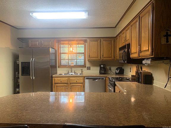 2nd image of 106 Greenbriar Cir