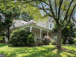 20 Fenton Wood Dr, Sterling, VA 20165