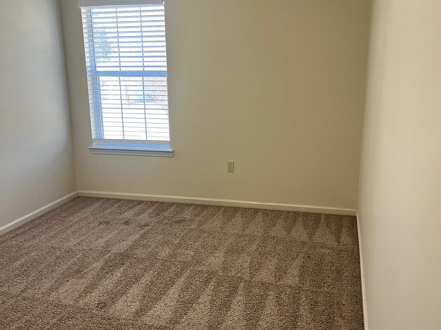 1 bed, 640 sqft, $695 — Photo 3