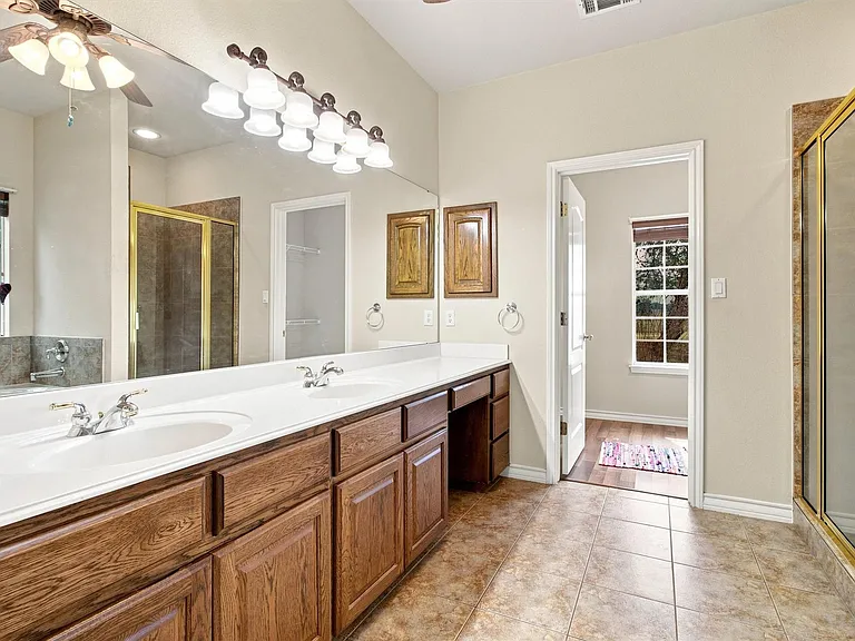 9729 FM 775 — Photo 14