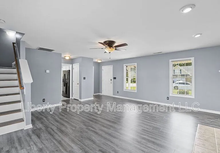 130 Breezewood Dr — Photo 5