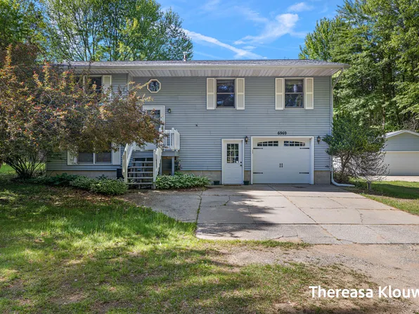 6969 Pontaluna Rd, Fruitport, MI 49415