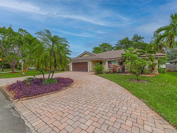 5th image of 4021 NW 72nd Avenue