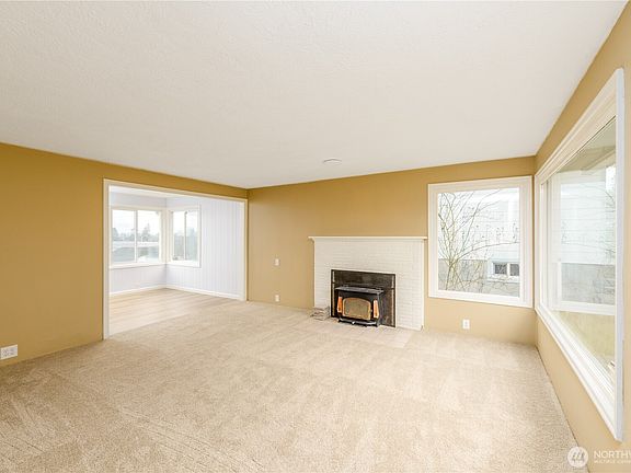 3rd image of 1117 E Second Street