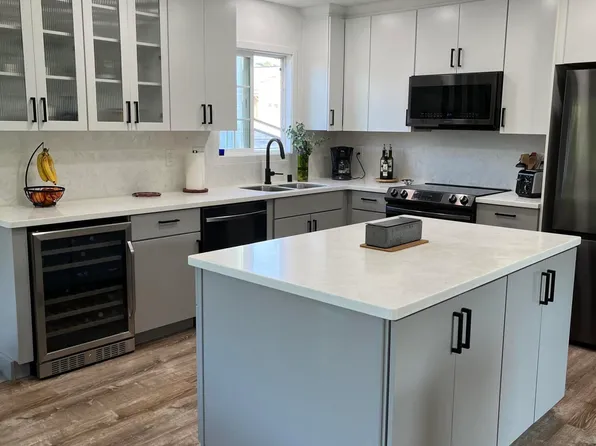 4290 Lakeridge Cir, Anchorage, AK 99502