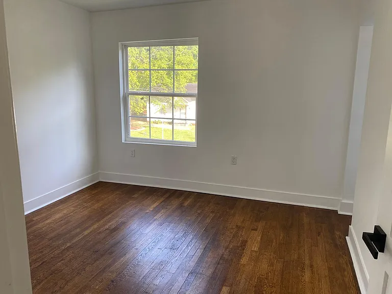 318 E Ridgeway St — Photo 9