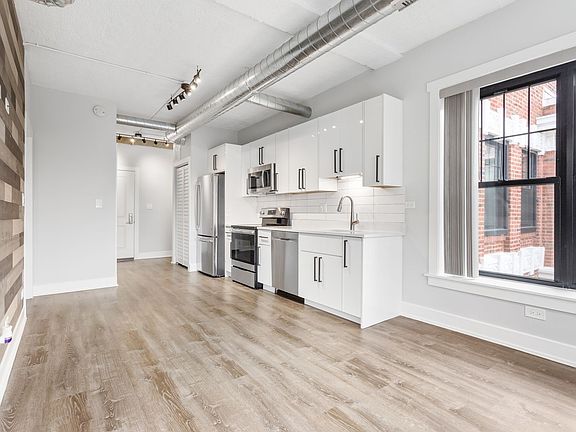 4th image of 7645 N Sheridan Rd #216