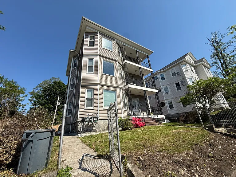 32 Woodbine St #1 — Photo 17