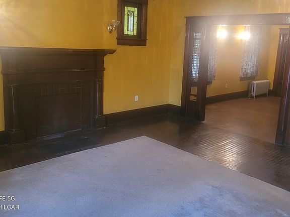 4th image of 319 Main St
