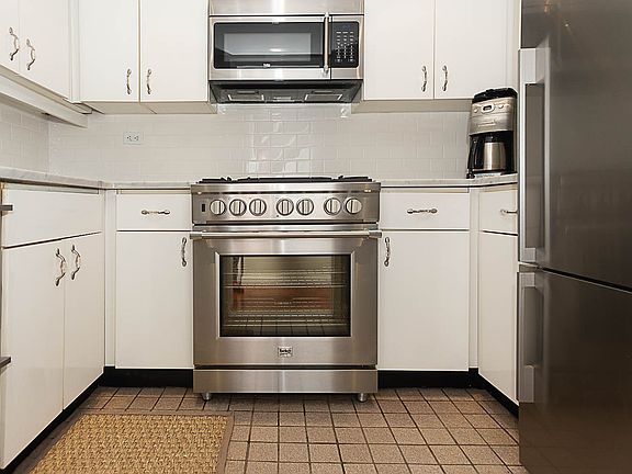 5th image of 135 W 70th St APT 4E