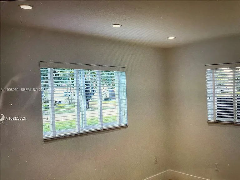 10900 SW 107th Ave — Photo 17