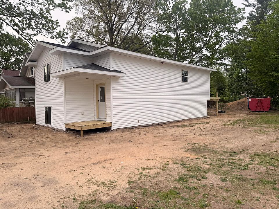 2nd image of 723 Amity Ave