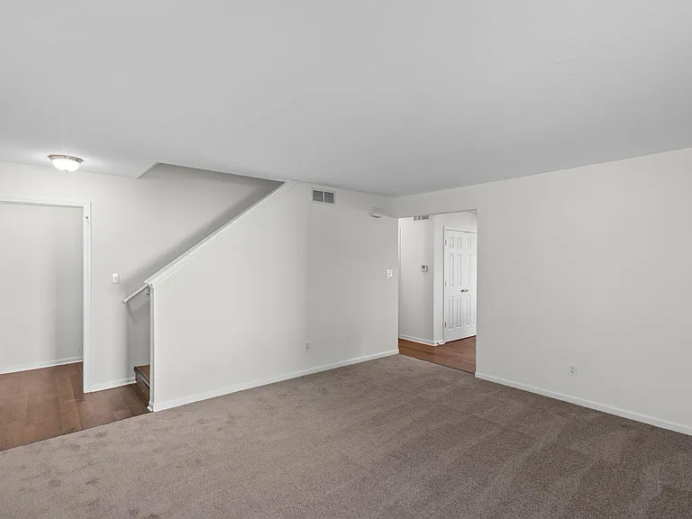 2411 Northampton Dr — Photo 5