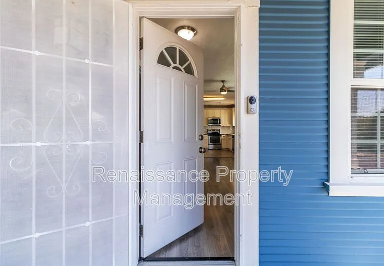 400 E Ellis St — Photo 9