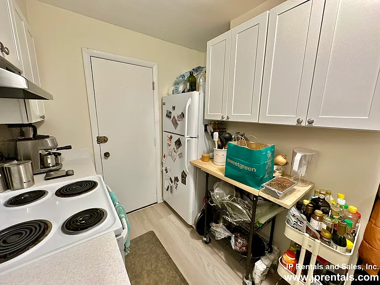 804 Centre St #7 — Photo 6