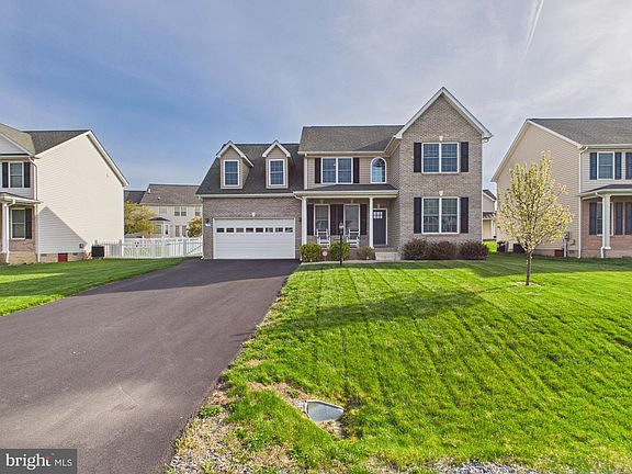 2nd image of 32 Azera Dr