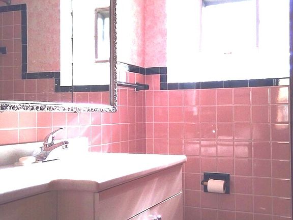 4th image of 6301 N Neenah Ave