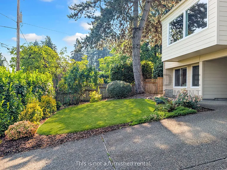 1480 Hemlock St — Photo 2