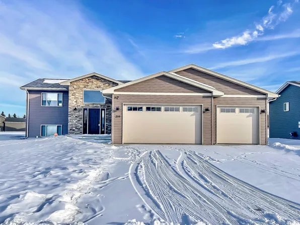 319 7th Ave SW, Surrey, ND 58785