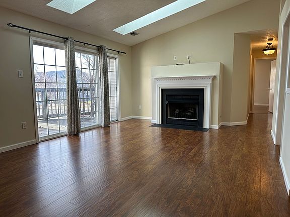 2nd image of 121-6 Brookland Ct
