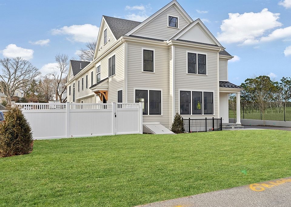 1st image of 32 Kingsbury St #B