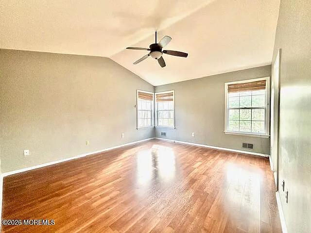 116 Wellington Ct — Photo 13