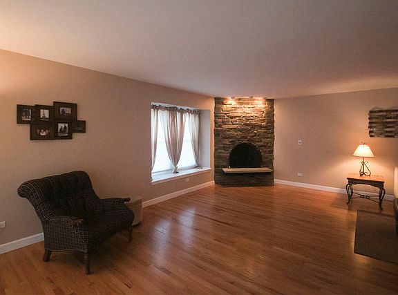 4th image of 974 Dartmouth Dr