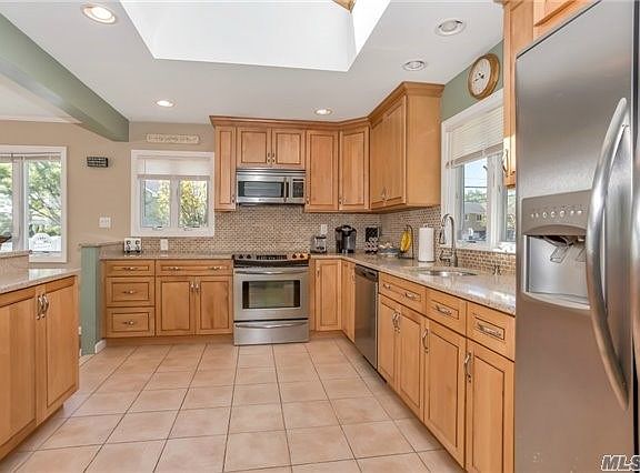 4th image of 303 Harrison Ave