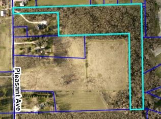 918 Pleasant Ave, Decorah, IA 52101