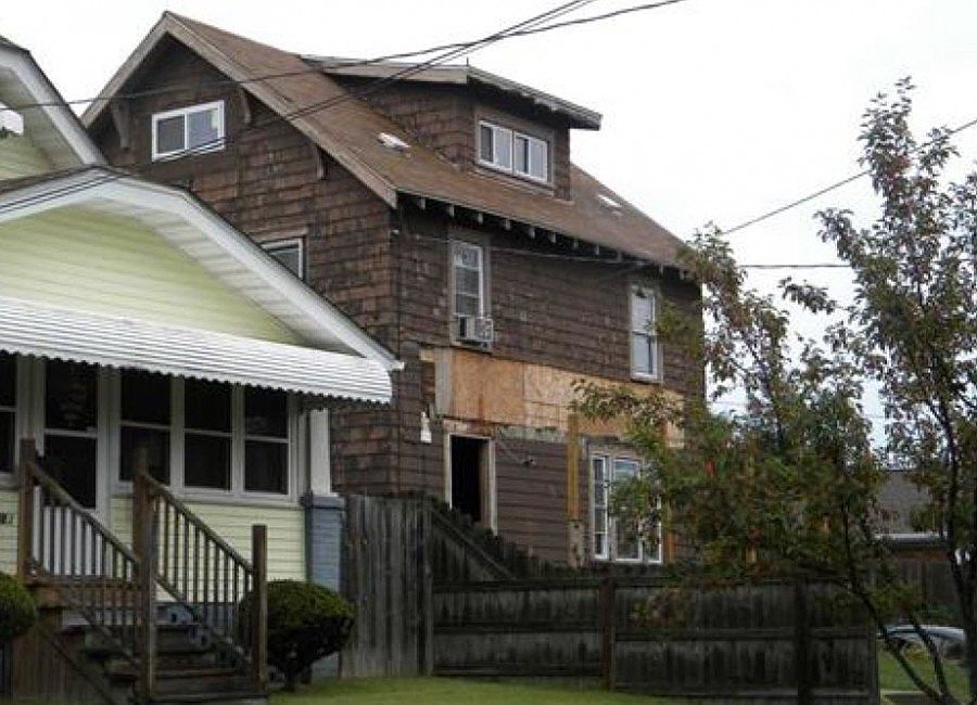 2nd image of 477 Celtic St
