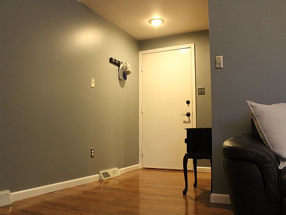 5th image of 148 Charter Oaks Dr #B