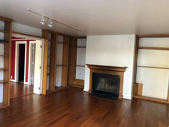 3rd image of 3217 Mockingbird Ln