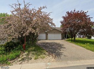 4856 Heather Ridge Rd N, Oakdale, MN 55128