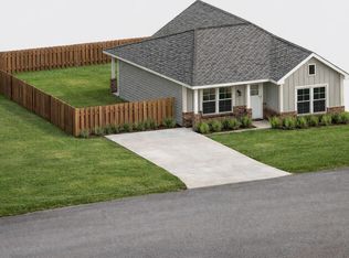 208 Kyle St, Madisonville, TX 77864