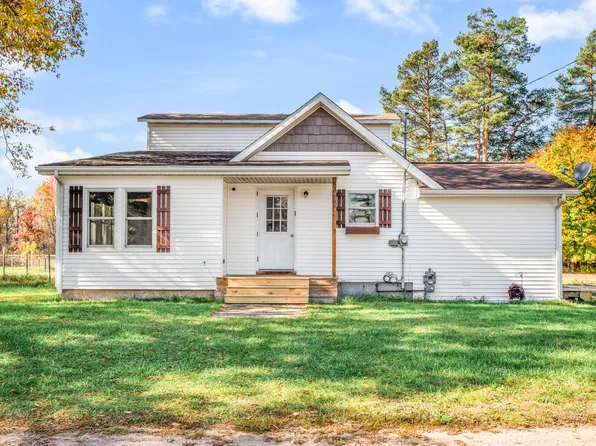 389 N Perry St, Barryton, MI 49305