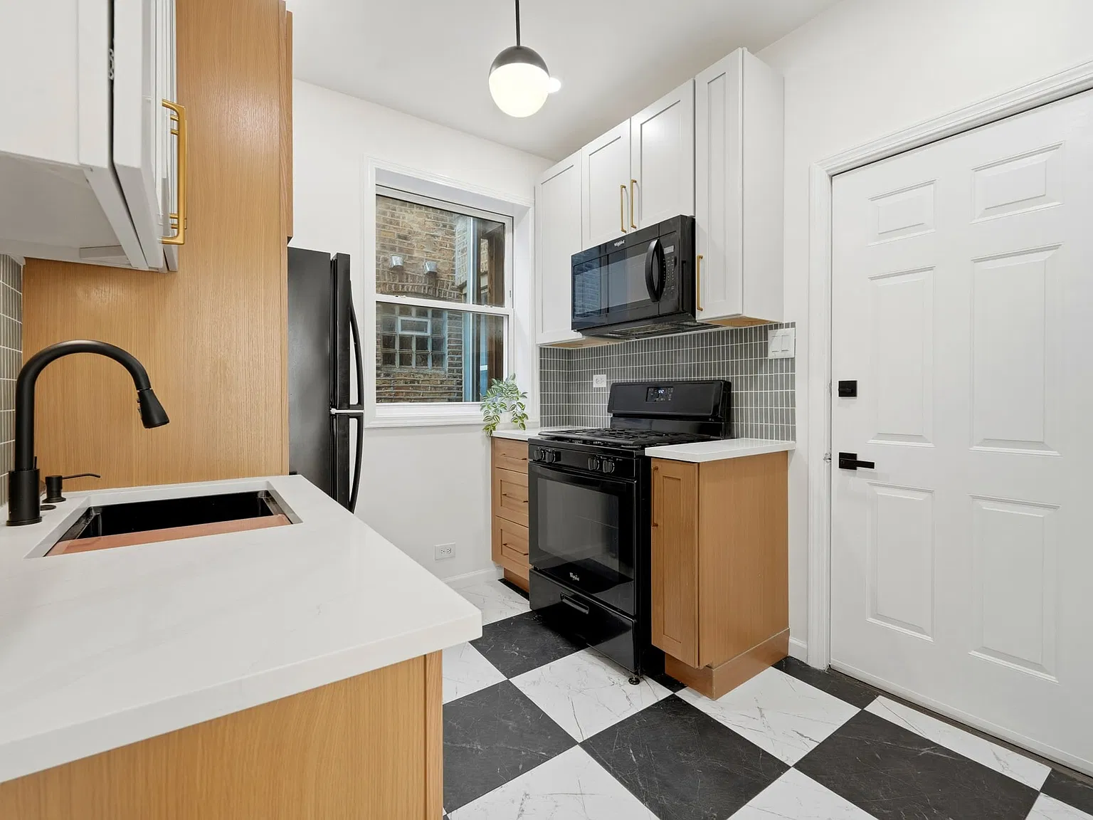 2 bed, 1000 sqft, $2,700 — Photo 3