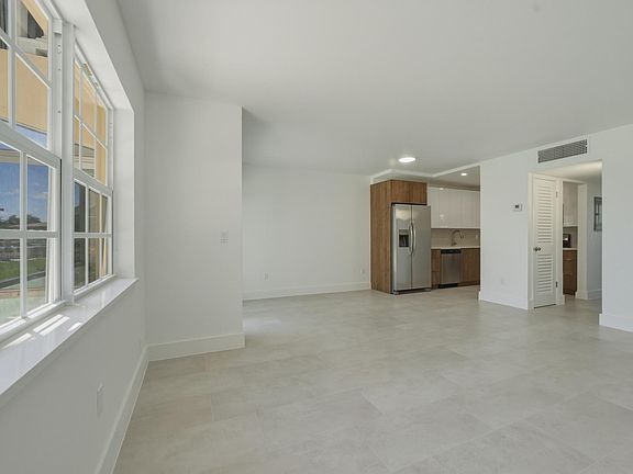 5th image of 700 Pine Drive #105