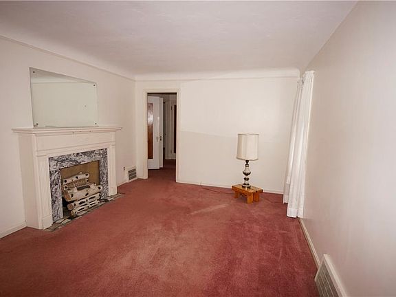 3rd image of 16909 Sedalia Ave