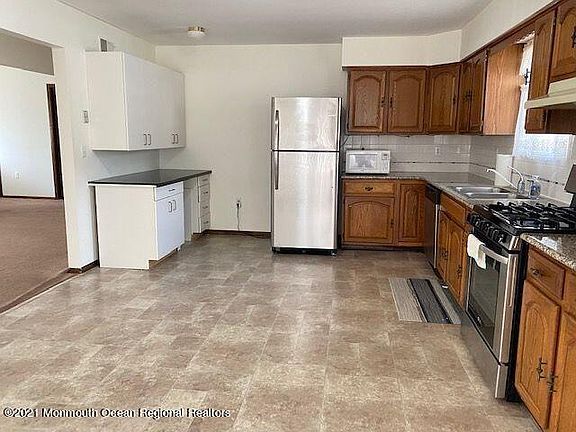 2nd image of 546 Vaughn Ave