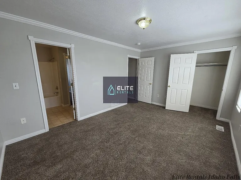 3530 Greenfield Dr — Photo 11