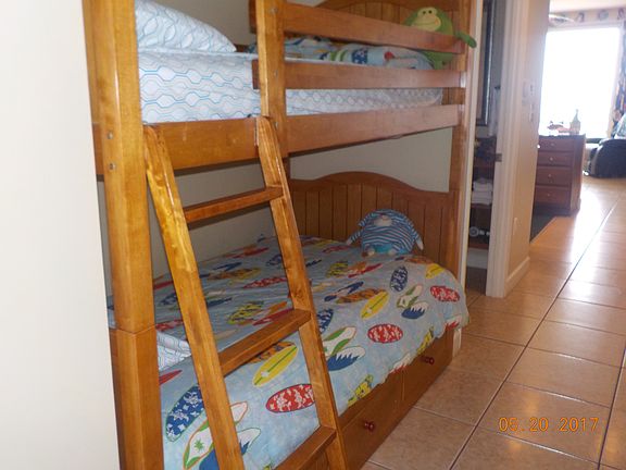 twin bunks in hall